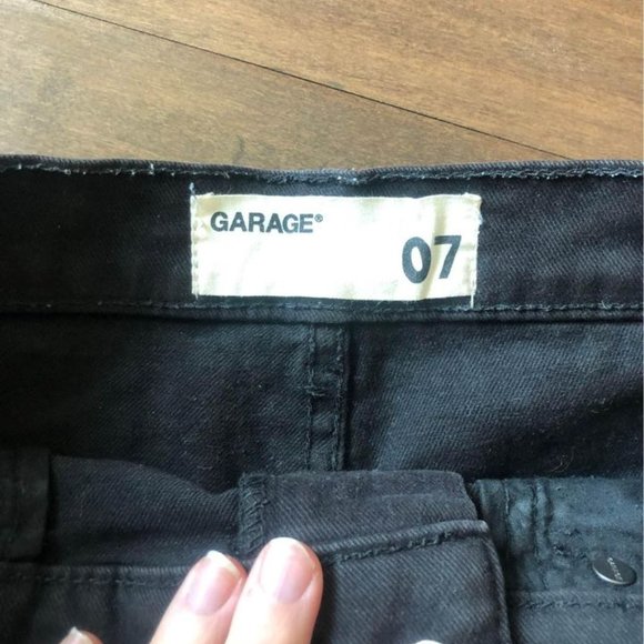 Black high rise garage shorts - Picture 3 of 3